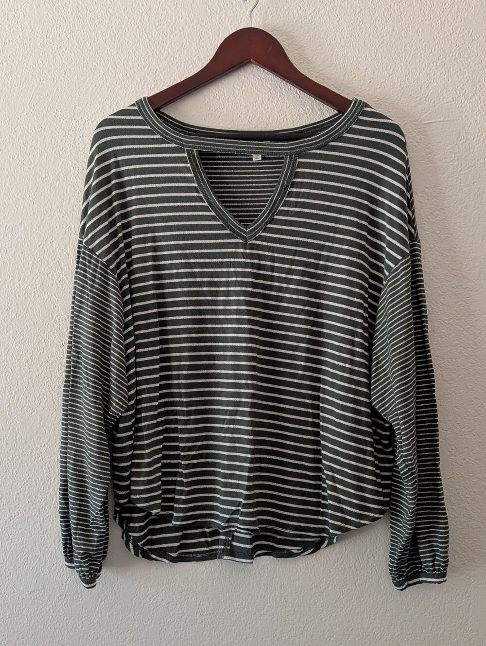 BKE Striped Cut-Out Drop‎ Shoulder Long Sleeve Green/White Top Women's Size XL
